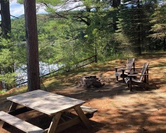 Adorable Historic Adirondack Lakefront Cottage on Long Lake - Long Lake - Patio