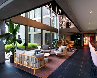YOTEL Geneva Lake, Select by Hilton - Founex - Lobby