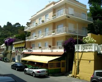 Hotel Nettuno - Diano Marina - Building