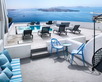 Amity Suites - Thera