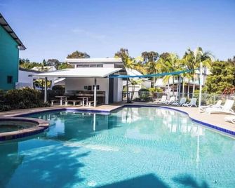 Renovated 2 Bedroom Ground Level Villa in Noosaville - Noosaville - Zwembad