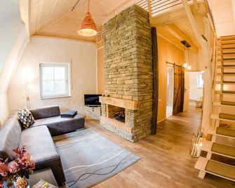 Gutshaus Voithenberghütte right on the edge of the forest with wellness area dog-friendly - Furth im Wald - Living room