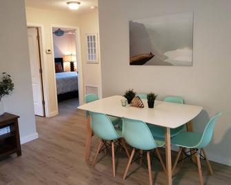 #3 Vacation next to Mineral Springs. - Warm Mineral Springs - Dining room