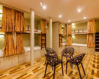 Blossom Dormitory - Bombay - Comedor