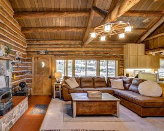 Sweet Log Cabin - an ole time cabin on the banks of Chalk Creek! - Nathrop - Sala de estar