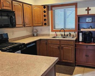 Charming, handicapped accessible 2-bedroom townhome in Lower Burrell - Lower Burrell - Cocina