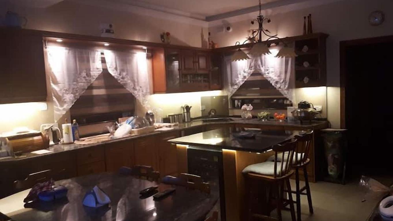 Nocturne Family House