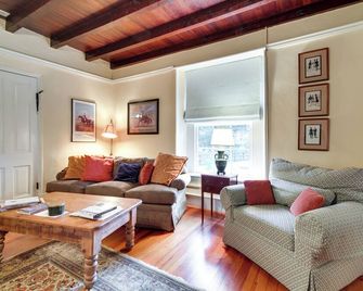 Monticello Wine Trail Cottage - Close to Hiking! - Afton - Living room