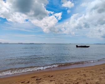 Lovita Tanjung Bidara Beach Resort - Malacca - Beach
