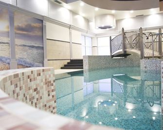 Hotel Korona Spa & Wellness - לובלין - בריכה