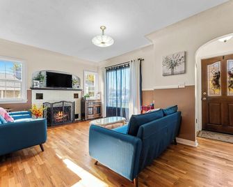 Cozy 3 bedroom Cottage in quiet neighborhood in Nampa - Nampa - Living room