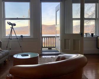 Hudson River Retreat - Newburgh - Living room
