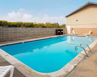 Your Home Away From Home! Family-Friendly unit awaits! Near GP Shopping Center - Grants Pass - Piscina