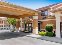 Quality Inn Monee I-57 - Monee - Gebouw