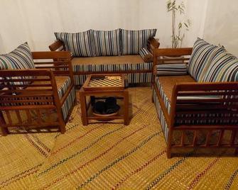 Kingcity Resort - Anuradhapura - Living room