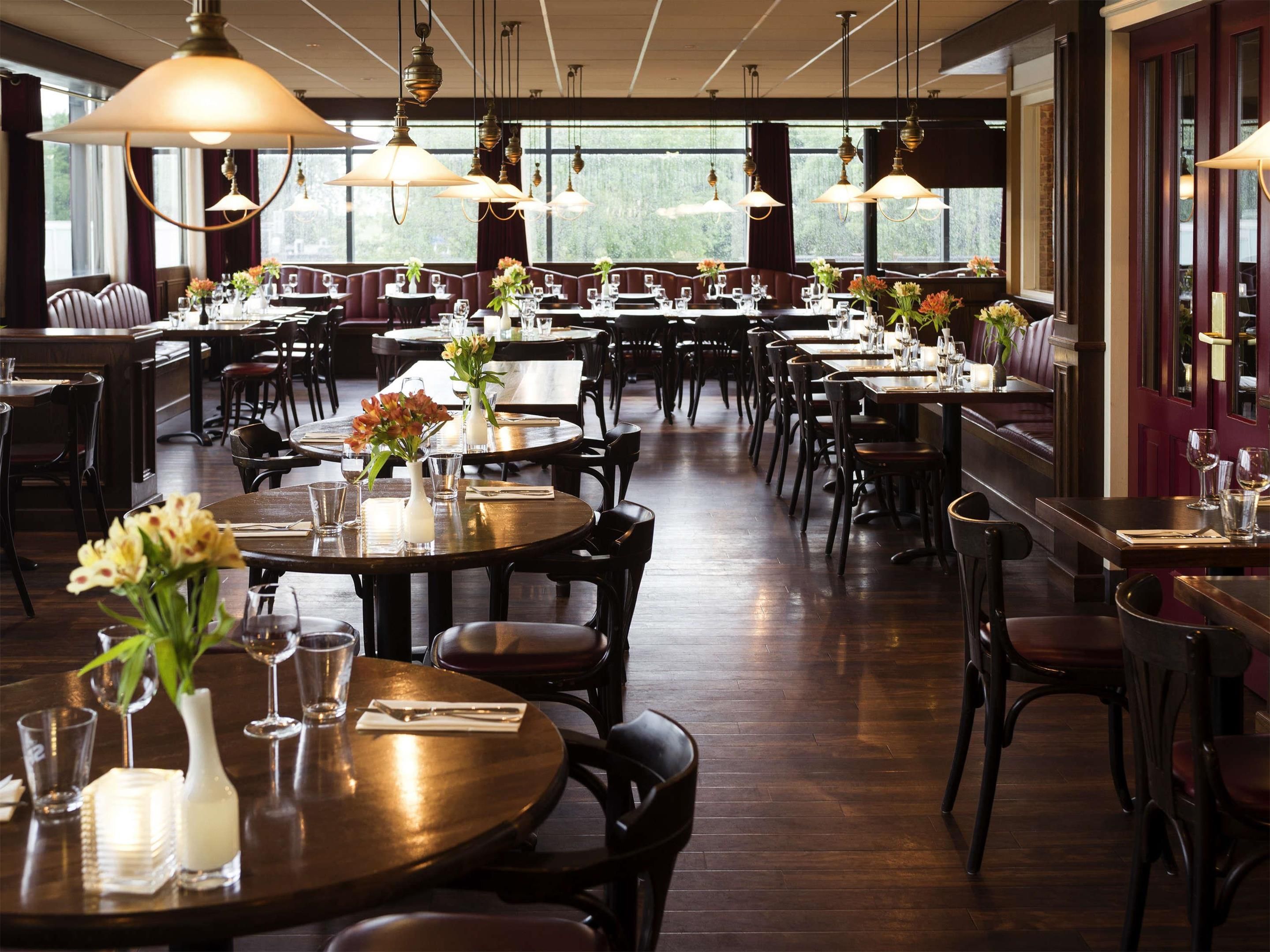 ايبيس مطار أمستردام