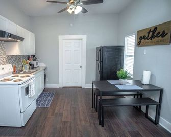 Classic 1br/1ba Charming Apt W/ Modern Upgrades - San Antonio - Kitchen