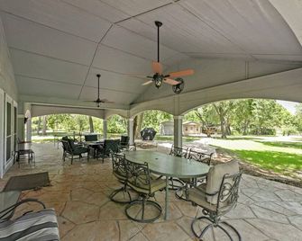 Charming private 3-bedroom Ranch with WiFi, AC, Pool in picturesque Princeton - Princeton - Patio