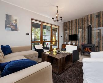 Malechowo Pet-friendly Holiday House by Noclegi Renters - Ustronie Morskie - Sala de estar