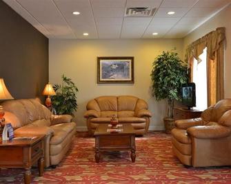 Lake Hartwell Inn and Suites - Hartwell - Sala de estar