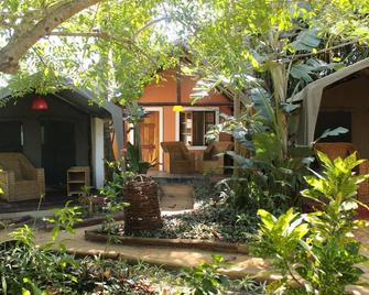 Devocean Eco Adventure Lodge - Ponta d'Ouro - Patio