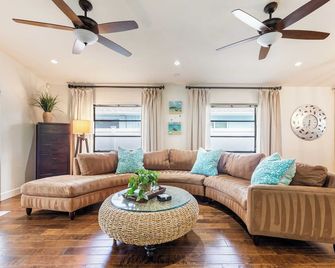 Private Pool + Sunroom Beach Escape at Manatee - Naples - Sala de estar