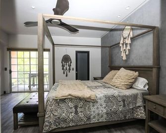 Gorgeous Modern Pet Friendly Condo close to everything - San Luis Obispo - Bedroom