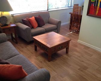 Coconut Palms On The Bay - Hervey Bay - Вітальня