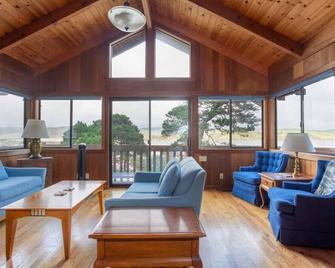 Edgemont | Modern Escape, Stunning Views & Comfort - Inverness - Sala de estar