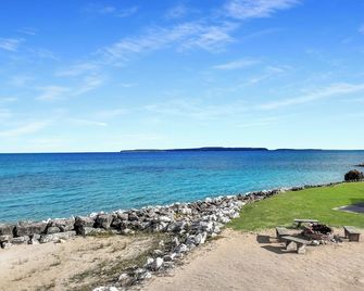 Bayview Lakefront Inn - Saint Ignace - Playa