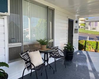 Cooper Street close to everything !\n - Cessnock - Patio