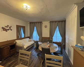 La Flânerie Mauriacoise - Mauriac - Comedor