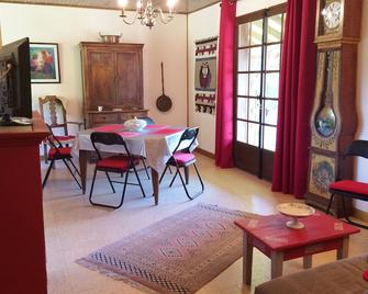 Holiday house: Detached house, located in southern Ardèche. - Saint-Étienne-de-Boulogne - Comedor