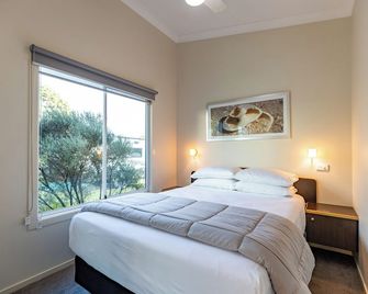 Nrma Eastern Beach Holiday Park - Lakes Entrance - Bedroom