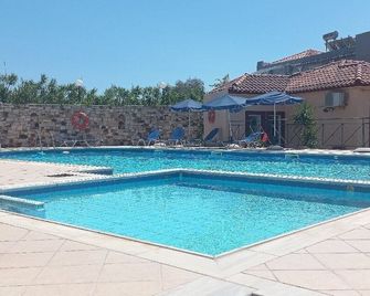 Apollon (Ex. Albatros) - Plomari - Alberca