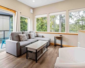 Ss#5-Shortboarder-Spring Cove View Escape - Ucluelet - Salon