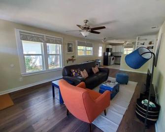 Pet friendly! Close to Temple hospitals. - Temple - Living room