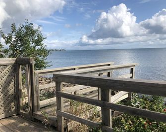 Beautiful, private oceanfront cottage on the Bay of Fundy - Canning - Balcony