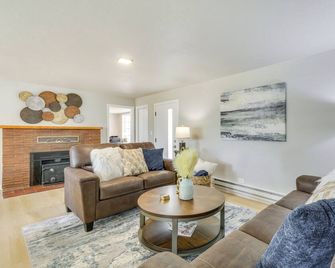 Chehalis Getaway w/ Golf Course View + Fire Pit! - Chehalis - Sala de estar