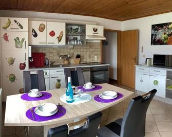 Cozy vacation apartment with terrace and pool - Tiefenbach (Cham) - Dining room