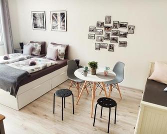 King Size Sunny Home 19 minutes to Center - פראג