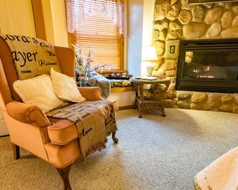 Harmony Hill B&B - Lovingston - Living room