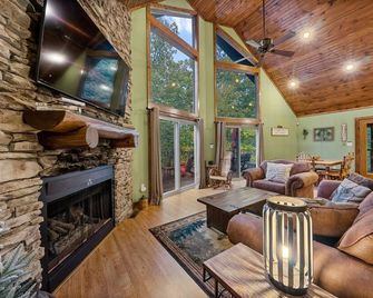 The Cozy Nolin Cabin in Mammoth Cave, KY makes for the Perfect Lakefront Getaway - Mammoth Cave - Sala de estar