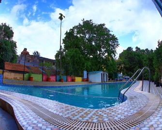 Krushnai Resort - Lonavala - Zwembad