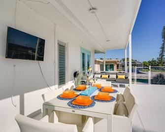 Dock, Grill and Pool Waterfront Cape Coral Home! - Cape Coral - Balcony