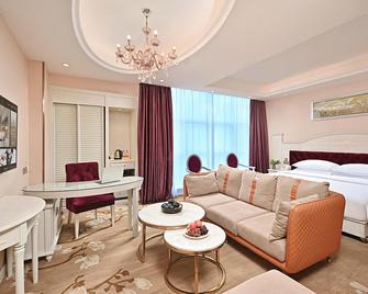 Vienna International Hotel Guangxi Hezhou High-speed Railway Station - Hezhou - Sala de estar