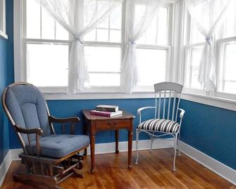 Historic Bluebell. Entire House. 2Br Cozy but spacious - Wheatland - Sala de estar