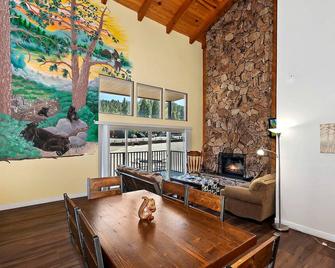 Switzerland Summit C Ski In/out - Big Bear Lake - Living room