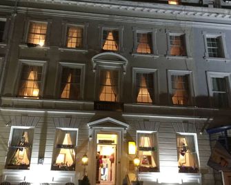 ذا تريفون - لاندودنو - مبنى