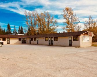 Sharptail Motor - Ashern - Building